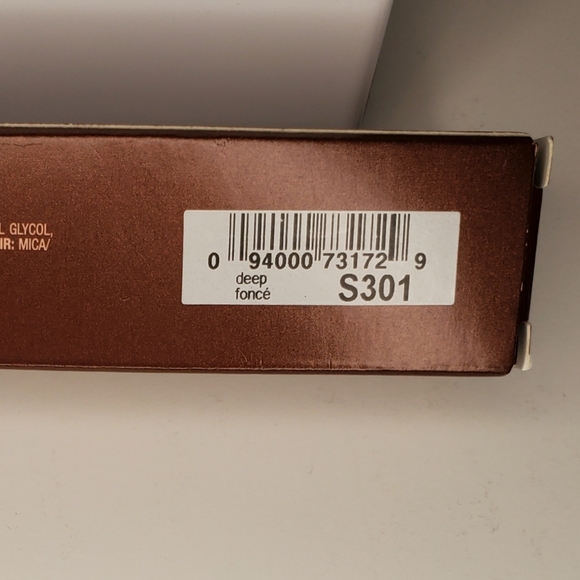 Avon Glow Shake & Go Bronzer in Deep - Picture 3 of 4